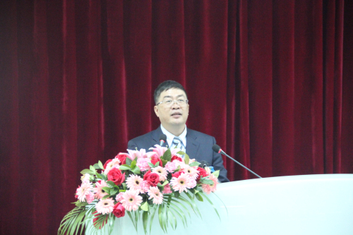     会上,信义玻璃行政总裁董清世做全面深入的“2014